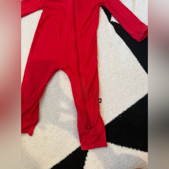 Kyte Baby Zipper Romper Red Bamboo 6-12 months Christmas PJS collection - Picture 9 of 10